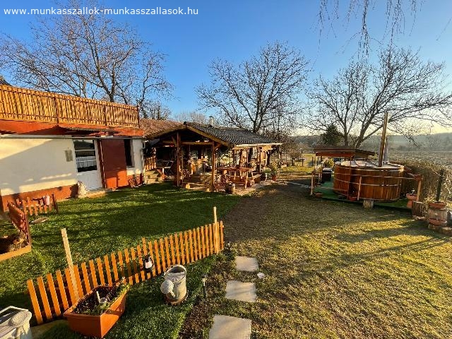 Maganszallashely Munkasszallo Hosszuvolgy 416 3